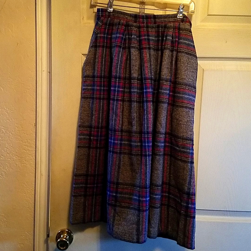 Woman's wool skirt.